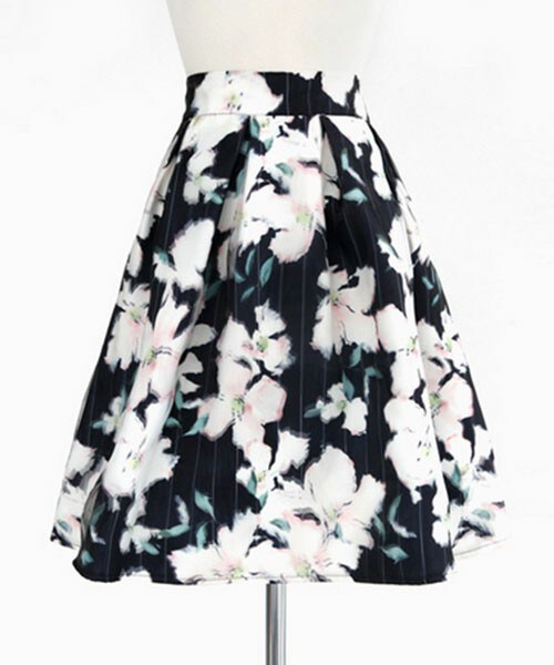 DHOLIC（ディーホリック）の「3Dフローラルストライプフレアミディスカート（スカート・レディース・ホワイトアイボリー/スカイブルー/ブラック・FREE）」の2枚目の写真