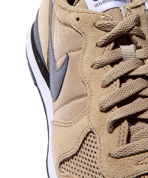 NIKE（ナイキ）の「インターナショナリスト（シューズ・メンズ・ベージュ・8.0/8H/9.0/9H）」の4枚目の写真