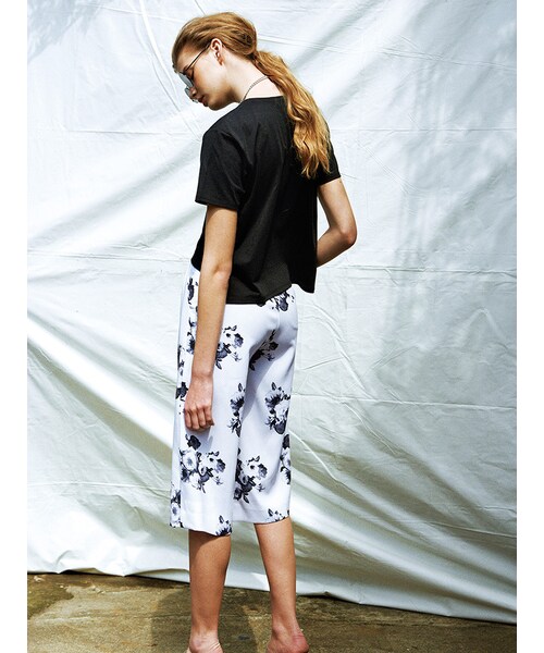 EMODA（エモダ）の「WIDE FLOWERガウチョ（パンツ・レディース・ホワイト/ブラック/ライトミックス/ダークミックス）」の5枚目の写真