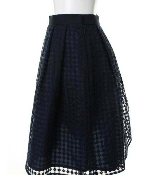 31 Sons de mode（トランテアン　ソン　ドゥ　モード）の「オーガンジー刺繍タックスカート（スカート・レディース・ホワイト/ネイビー・３６/３８）」の8枚目の写真