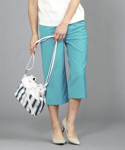 Andemiu（アンデミュウ）の「【BAILA6月号掲載】ストレートクロップドパンツ（パンツ・レディース・オフホワイト11/カーキ78/ブルー80・S/M）」の3枚目の写真