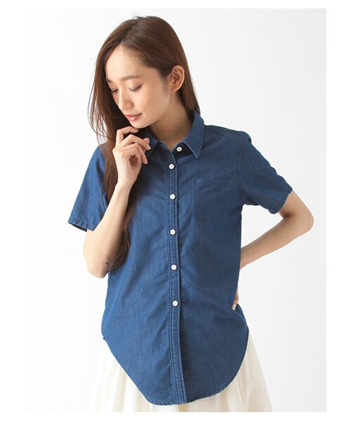 E hyphen world gallery(イーハイフンワールドギャラリー)の「デニム半袖シャツ(シャツ・ブラウス・レディース・インディゴ/ライトインディゴ・F)」の1枚目の写真