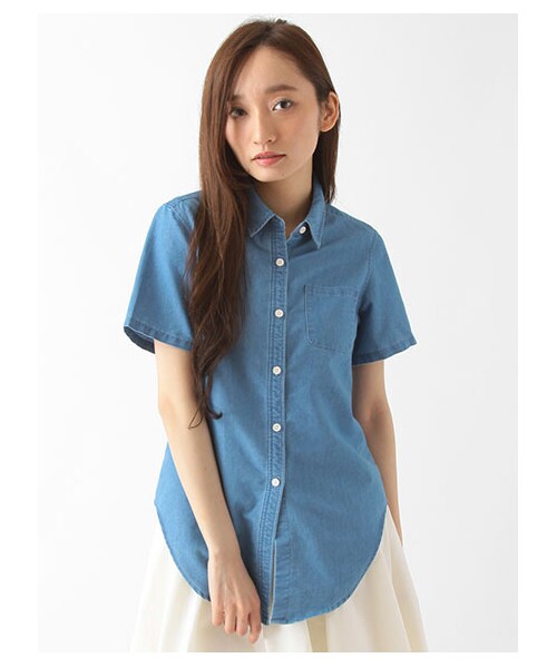 E hyphen world gallery(イーハイフンワールドギャラリー)の「デニム半袖シャツ(シャツ・ブラウス・レディース・インディゴ/ライトインディゴ・F)」の3枚目の写真