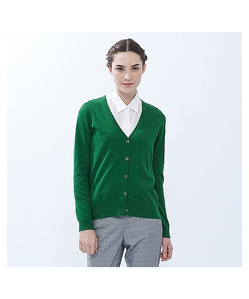 UNIQLO（ユニクロ）の「WOMEN UVカットVネックカーディガン（長袖）（セーター・カーディガン・レディース・OFF WHITE/GREEN/GRAY/PINK/BLUE/NAVY/BLACK/BEIGE/NATURAL・XXL/M/L/3XL/XL/S）」の6枚目の写真