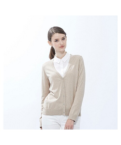 UNIQLO（ユニクロ）の「WOMEN UVカットVネックカーディガン（長袖）（セーター・カーディガン・レディース・OFF WHITE/GREEN/GRAY/PINK/BLUE/NAVY/BLACK/BEIGE/NATURAL・XXL/M/L/3XL/XL/S）」の4枚目の写真