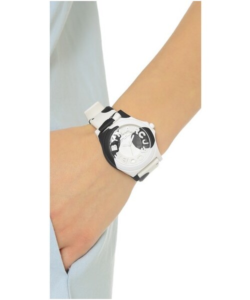 Marc by Marc Jacobs（マークバイマークジェイコブス）の「Marc by Marc Jacobs Sloane Watch（アナログ腕時計・レディース・White/Black Oil Drop・One Size）」の3枚目の写真