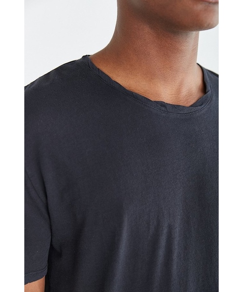 URBAN OUTFITTERS(アーバンアウトフィッターズ)の「Feathers Twisted Neck Tee(Tシャツ/カットソー・メンズ・WASHED BLACK/BROWN/BLUE/WHITE・S/XL/L/XS/M)」の9枚目の写真