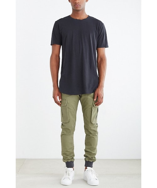 URBAN OUTFITTERS(アーバンアウトフィッターズ)の「Feathers Twisted Neck Tee(Tシャツ/カットソー・メンズ・WASHED BLACK/BROWN/BLUE/WHITE・S/XL/L/XS/M)」の8枚目の写真