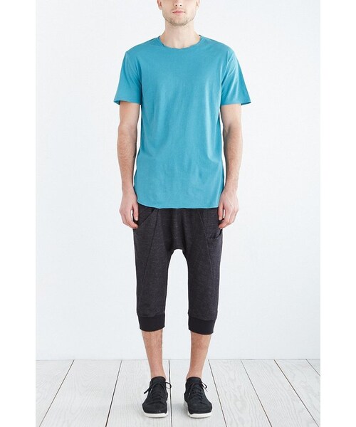 URBAN OUTFITTERS(アーバンアウトフィッターズ)の「Feathers Twisted Neck Tee(Tシャツ/カットソー・メンズ・WASHED BLACK/BROWN/BLUE/WHITE・S/XL/L/XS/M)」の6枚目の写真