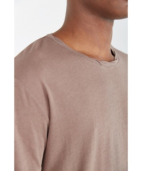 URBAN OUTFITTERS(アーバンアウトフィッターズ)の「Feathers Twisted Neck Tee(Tシャツ/カットソー・メンズ・WASHED BLACK/BROWN/BLUE/WHITE・S/XL/L/XS/M)」の20枚目の写真