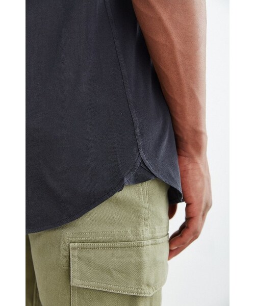 URBAN OUTFITTERS(アーバンアウトフィッターズ)の「Feathers Twisted Neck Tee(Tシャツ/カットソー・メンズ・WASHED BLACK/BROWN/BLUE/WHITE・S/XL/L/XS/M)」の12枚目の写真