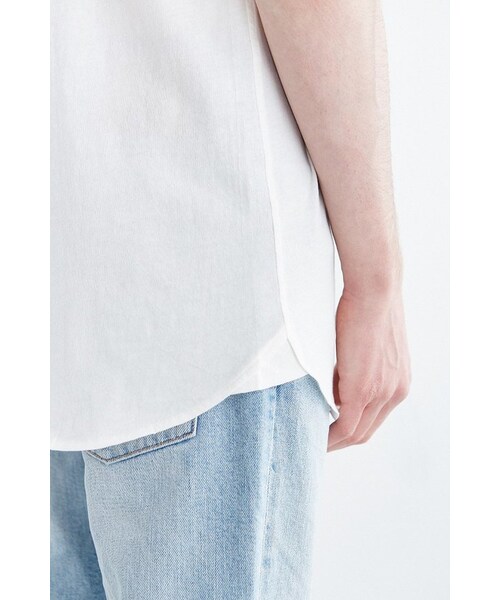 URBAN OUTFITTERS(アーバンアウトフィッターズ)の「Feathers Twisted Neck Tee(Tシャツ/カットソー・メンズ・WASHED BLACK/BROWN/BLUE/WHITE・S/XL/L/XS/M)」の2枚目の写真