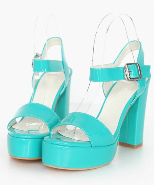 DHOLIC（ディーホリック）の「エナメルストラップヒールシューズ（サンダル・レディース・ホワイト/ライム/ミント/レッド/ブラック・225/230/235/240/245）」の4枚目の写真