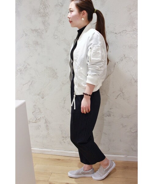 SLOBE IENA（スローブイエナ）の「《追加》ナイロンクロップド MA-1 ブルゾン（ジャケット/アウター・レディース・ブラック/ホワイト/カーキ・36/38/40）」の19枚目の写真