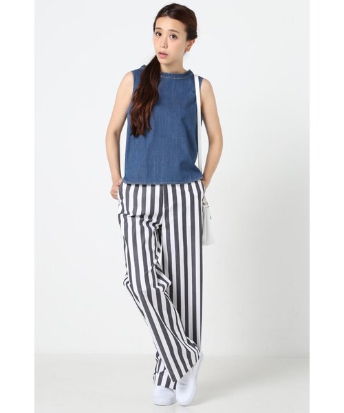 SLOBE IENA（スローブイエナ）の「デニムノースリーブブラウス（トップス・レディース・ネイビー/ブルー・フリー）」の13枚目の写真