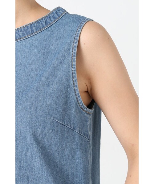 SLOBE IENA（スローブイエナ）の「デニムノースリーブブラウス（トップス・レディース・ネイビー/ブルー・フリー）」の8枚目の写真
