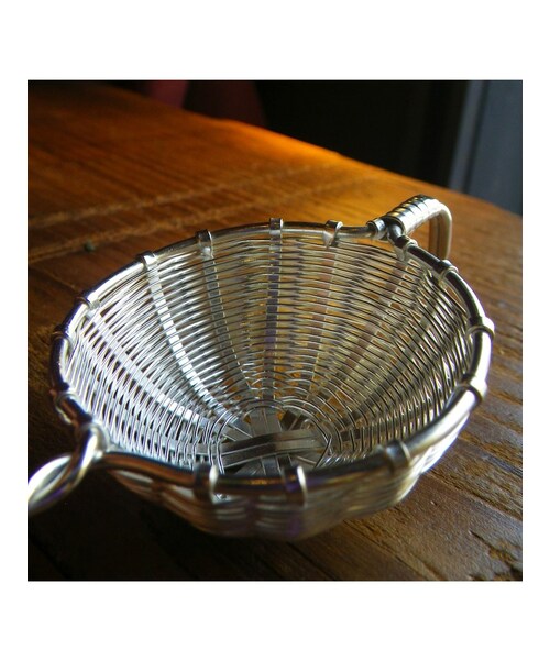 H.P.DECO（エイチ・ピー・デコ）の「BELLOCQ Tea Strainer Petite Basket(Silver Plate