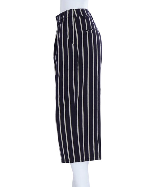 Ungrid（アングリッド）の「マルチストライプハーフパンツ（パンツ・レディース・オフホワイト/ネイビー）」の5枚目の写真