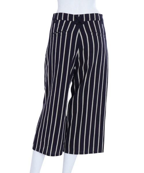 Ungrid（アングリッド）の「マルチストライプハーフパンツ（パンツ・レディース・オフホワイト/ネイビー）」の6枚目の写真