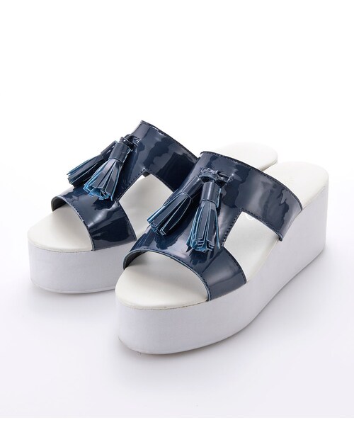 PEACH JOHN（ピーチジョン）の「ＰＪ／ビッグタッセルサンダル（シューズ・レディース・ブラック/オフホワイト/ベージュ/ネイビー・S/M/L）」の4枚目の写真