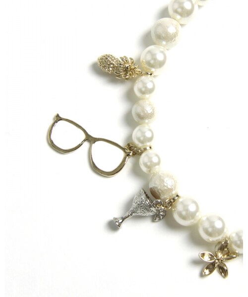 VICKY（ビッキー）の「トロピカルチャームネックレス（アクセサリー・レディース・ホワイト・F）」の2枚目の写真