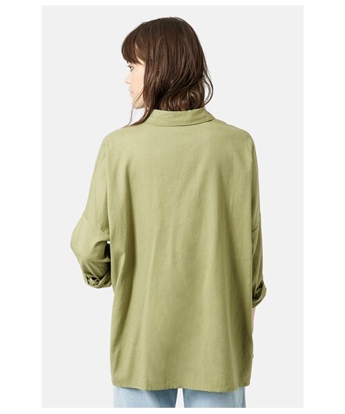 TOPSHOP（トップショップ）の「Topshop Oversize Chambray Shirt（シャツ/ブラウス・レディース・Olive・2 (0 US)/6 (2-4 US)/8 (6-8 US)/4 (0-2 US)）」の3枚目の写真