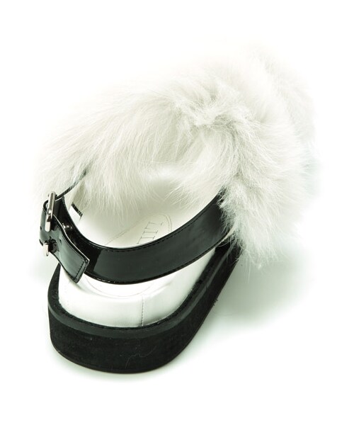 lilLilly(リルリリー)の「LILICIOUS ファーコンフォートサンダル(シューズ・レディース・WHITE/GRAY/BLACK・S/M)」の5枚目の写真