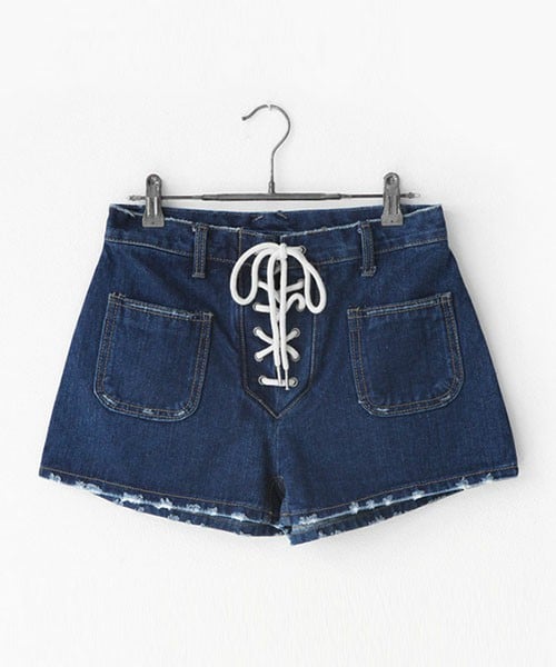 DHOLIC（ディーホリック）の「レースアップデニムショートパンツ（デニムパンツ・レディース・ライトブルーデニム/ブルーデニム・S/M/L）」の2枚目の写真