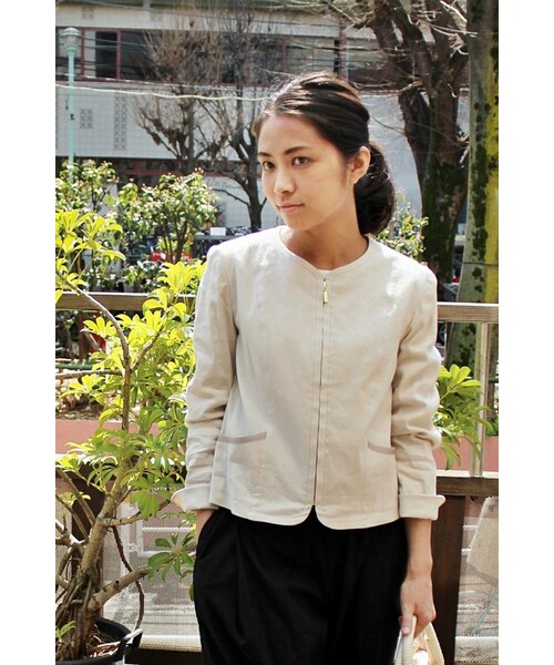 La TOTALITE(ラトータリテ)の「リネンストレッチC-ZIP ジャケット。(ジャケット/アウター・レディース・ホワイト/ベージュ/ネイビー・36/38)」の2枚目の写真