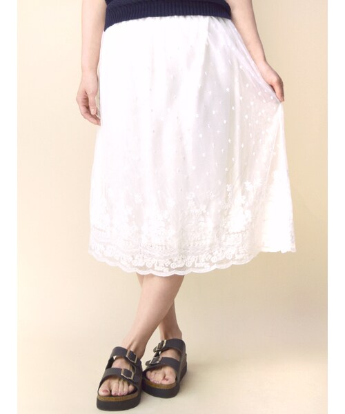 w closet(ダブルクローゼット)の「刺繍入りチュールスカート(スカート・レディース・オフホワイト/カーキ/ネイビー・FREE)」の4枚目の写真