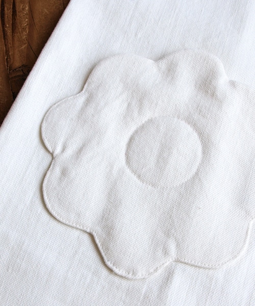 paravion（パラビオン）の「フラワーポケットデニムワンピース（ワンピース/ドレス・レディース・デニム/オフホワイト・ワンサイズ）」の8枚目の写真