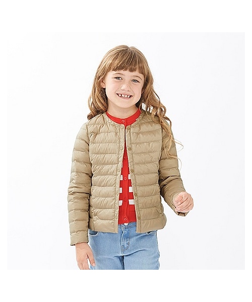 UNIQLO（ユニクロ）の「GIRLS ライトウォームパデットノーカラージャケット（撥水加工）（その他アウター・キッズ・PINK/BLACK/BLUE/WHITE/GREEN/BEIGE・130/110/140/150/120）」の3枚目の写真