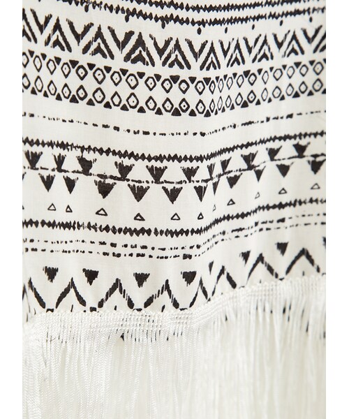 gracegift(グレースギフト)の「韓國幾何圖騰下擺流蘇肩帶上衣(トップス・レディース・米白/黑・F)」の2枚目の写真