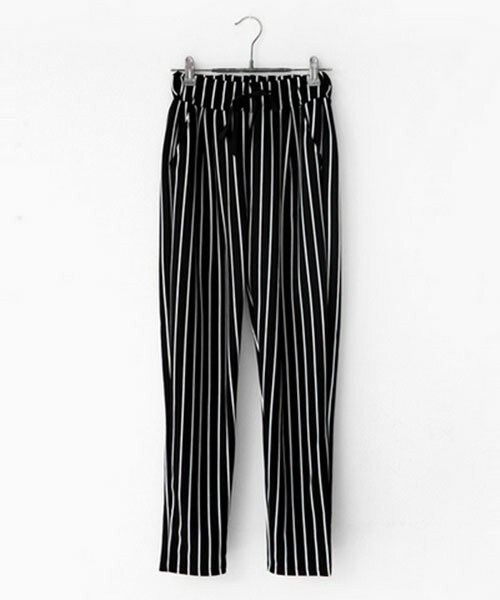 DHOLIC(ディーホリック)の「モノトーンストライプ柄イージーパンツ(その他パンツ・レディース・ホワイトアイボリー/ブラック・FREE)」の2枚目の写真