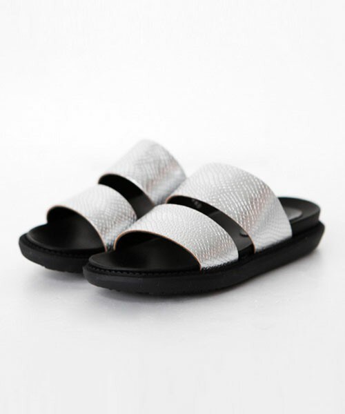 DHOLIC(ディーホリック)の「*MAC MOC*スリッパサンダル(サンダル・レディース・ピンクベージュ/シルバー/ブラック・225/230/235/240/245/250)」の3枚目の写真