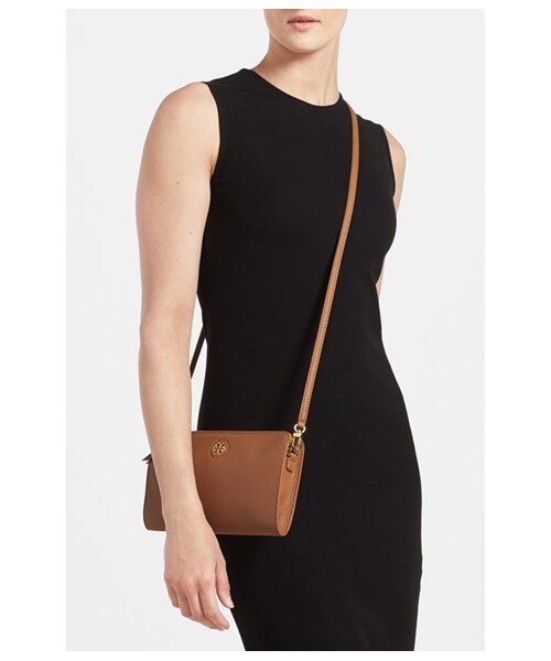 TORY BURCH（トリーバーチ）の「Tory Burch 'Robinson' Pebbled Leather Crossbody Wallet（ショルダーバッグ・レディース・Brown/Black/Beige・One Size）」の4枚目の写真