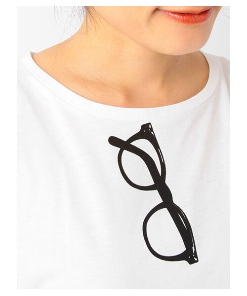 earth music&ecology(アースミュージックアンドエコロジー)の「モチーフTシャツ(トップス・レディース・オフホワイト/杢ライトグレー/ブラック/ピンクベージュ・F)」の8枚目の写真