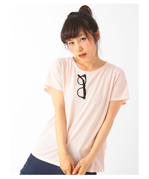 earth music&ecology(アースミュージックアンドエコロジー)の「モチーフTシャツ(トップス・レディース・オフホワイト/杢ライトグレー/ブラック/ピンクベージュ・F)」の4枚目の写真