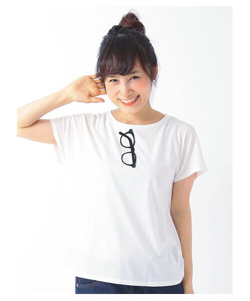 earth music&ecology(アースミュージックアンドエコロジー)の「モチーフTシャツ(トップス・レディース・オフホワイト/杢ライトグレー/ブラック/ピンクベージュ・F)」の5枚目の写真