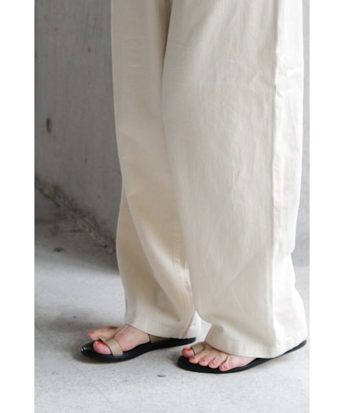 JOURNAL STANDARD(ジャーナルスタンダード)の「8.5OZデニムタックワイドパンツ(パンツ・レディース・ナチュラル/ブルー A・36/38/40)」の4枚目の写真