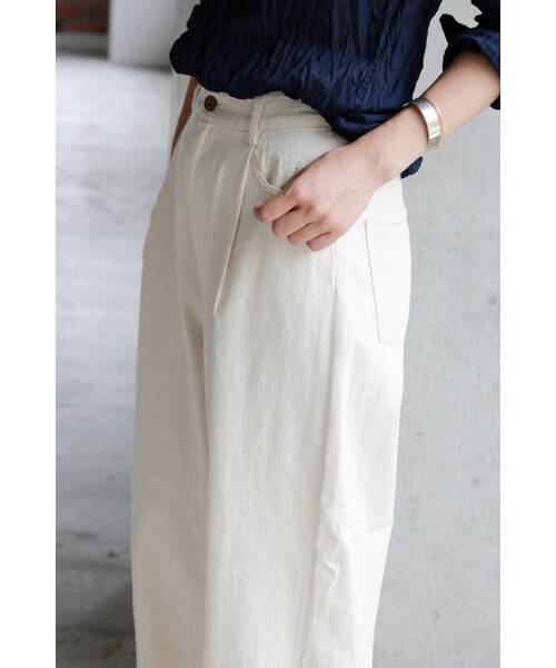 JOURNAL STANDARD(ジャーナルスタンダード)の「8.5OZデニムタックワイドパンツ(パンツ・レディース・ナチュラル/ブルー A・36/38/40)」の3枚目の写真