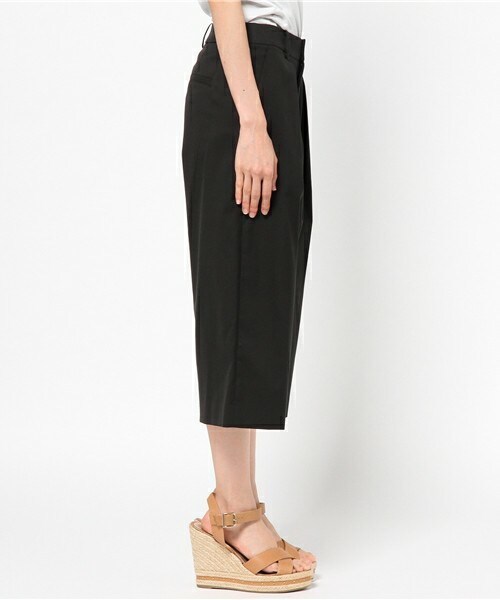 fredy emue（フレディエミュ）の「ワイドクロップドパンツ（その他パンツ・レディース・オフホワイト/ブラック・36/38）」の4枚目の写真