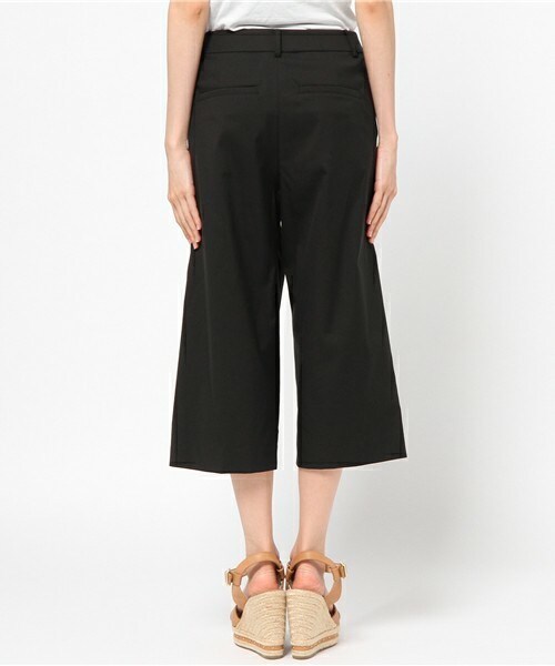 fredy emue（フレディエミュ）の「ワイドクロップドパンツ（その他パンツ・レディース・オフホワイト/ブラック・36/38）」の5枚目の写真