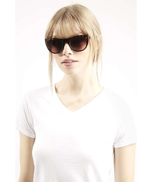 TOPSHOP(トップショップ)の「Aggressive wayfarer sunglasses(サングラス・レディース・Brown・ONE)」の2枚目の写真