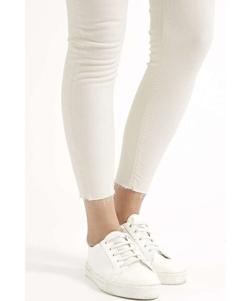 TOPSHOP（トップショップ）の「Petite moto ecru raw hem jamie jeans（デニムパンツ・レディース・White・W2428/W2528/W2628/W2828/W3028/W3228）」の4枚目の写真