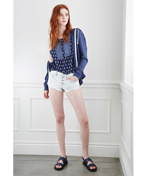 FOREVER 21（フォーエバー トゥエンティーワン）の「FOREVER 21 Cinched-Side Denim Cutoffs（その他パンツ・レディース・Blue・24/25/26/27/28/29/30/31）」の2枚目の写真