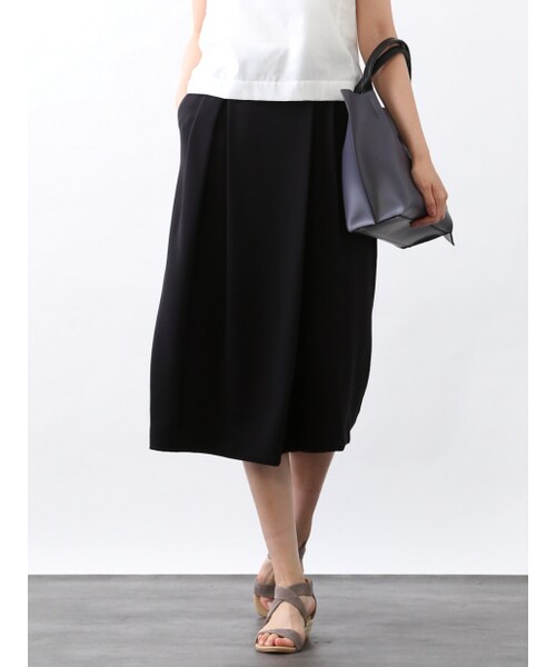 qualite(カリテ)の「アシンメトリータックキュロットパンツ(キュロット・レディース・ライトグレ-/ネイビー・1/2/3)」の1枚目の写真