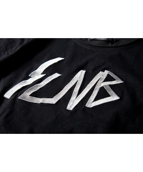 Slightly Numb（スライトリーナム）の「BASERIES-103（トップス・White/Black・00/01/02/03）」の3枚目の写真