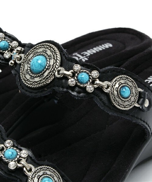 Minnetonka（ミネトンカ）の「ボカⅡスライドサンダル　（842320）（サンダル・レディース・ブラック/ブラウン・35/36/37/38）」の6枚目の写真