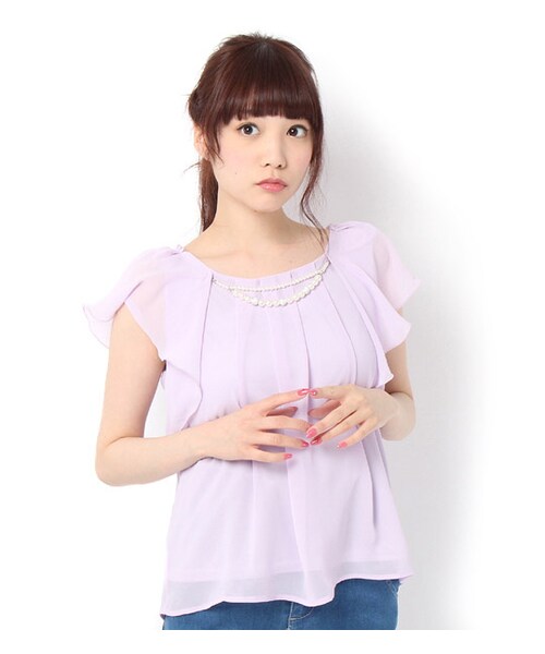 PAGEBOY（ページボーイ）の「ネックレス付きフリルスリーブフレアブラウス（トップス・レディース・オフホワイト/ブラック/クリーム/ライトグリーン/ネイビー/ラベンダー）」の4枚目の写真